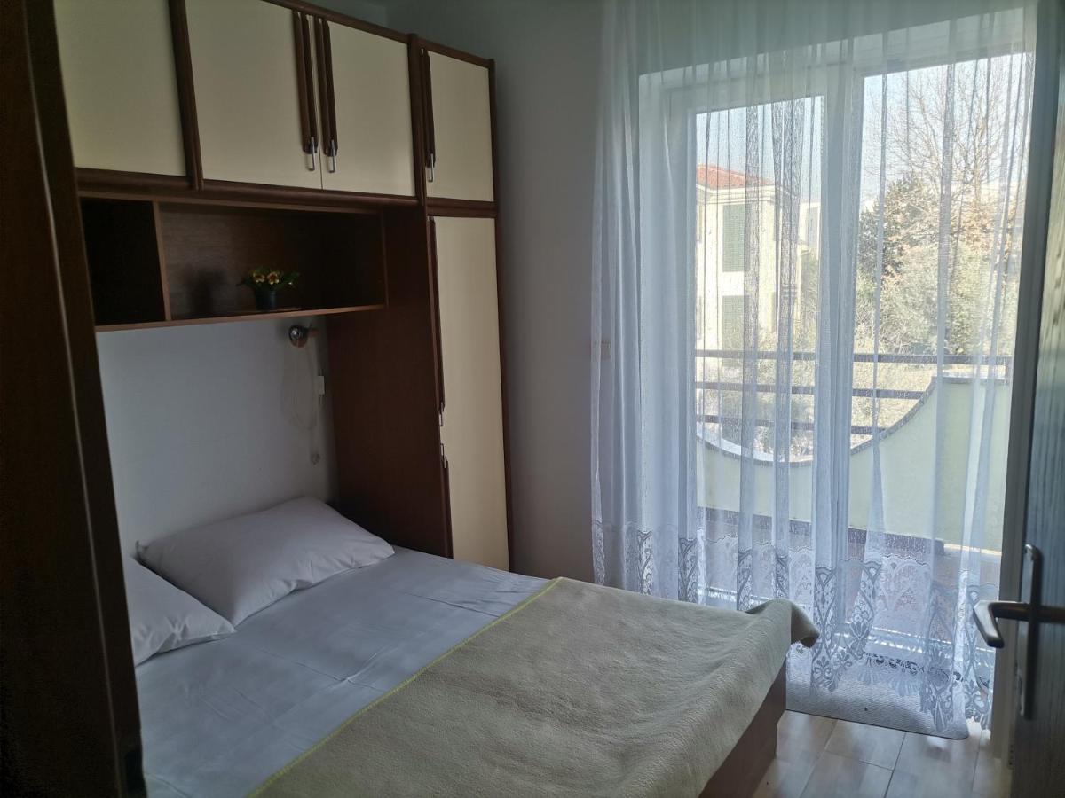 Apartments Petrica Malinska Exterior photo