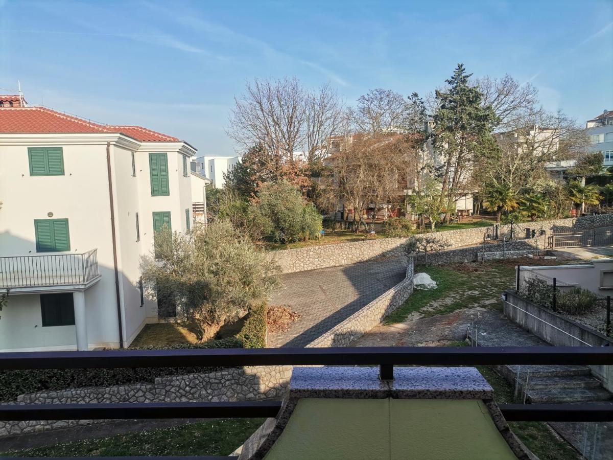 Apartments Petrica Malinska Exterior photo